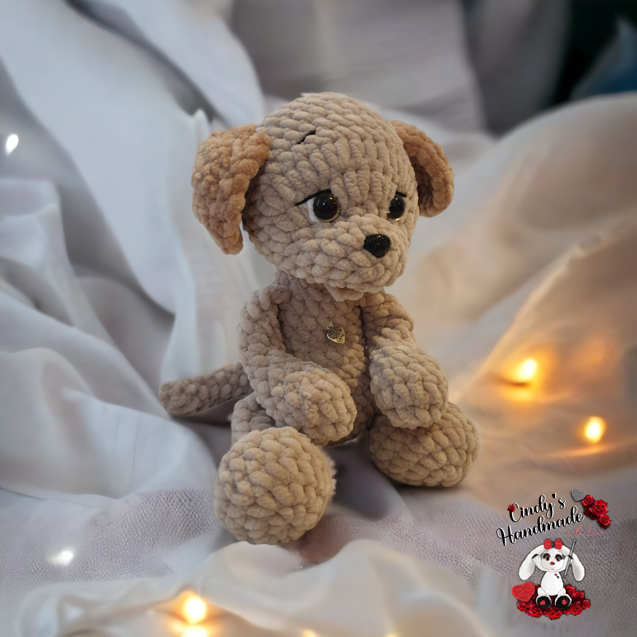 Kleiner hellbrauner Hund